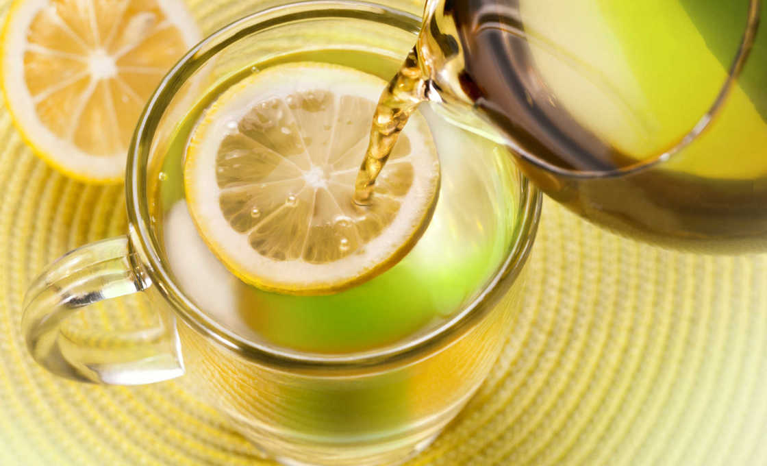 Lemon and apple tea being poured into a glass